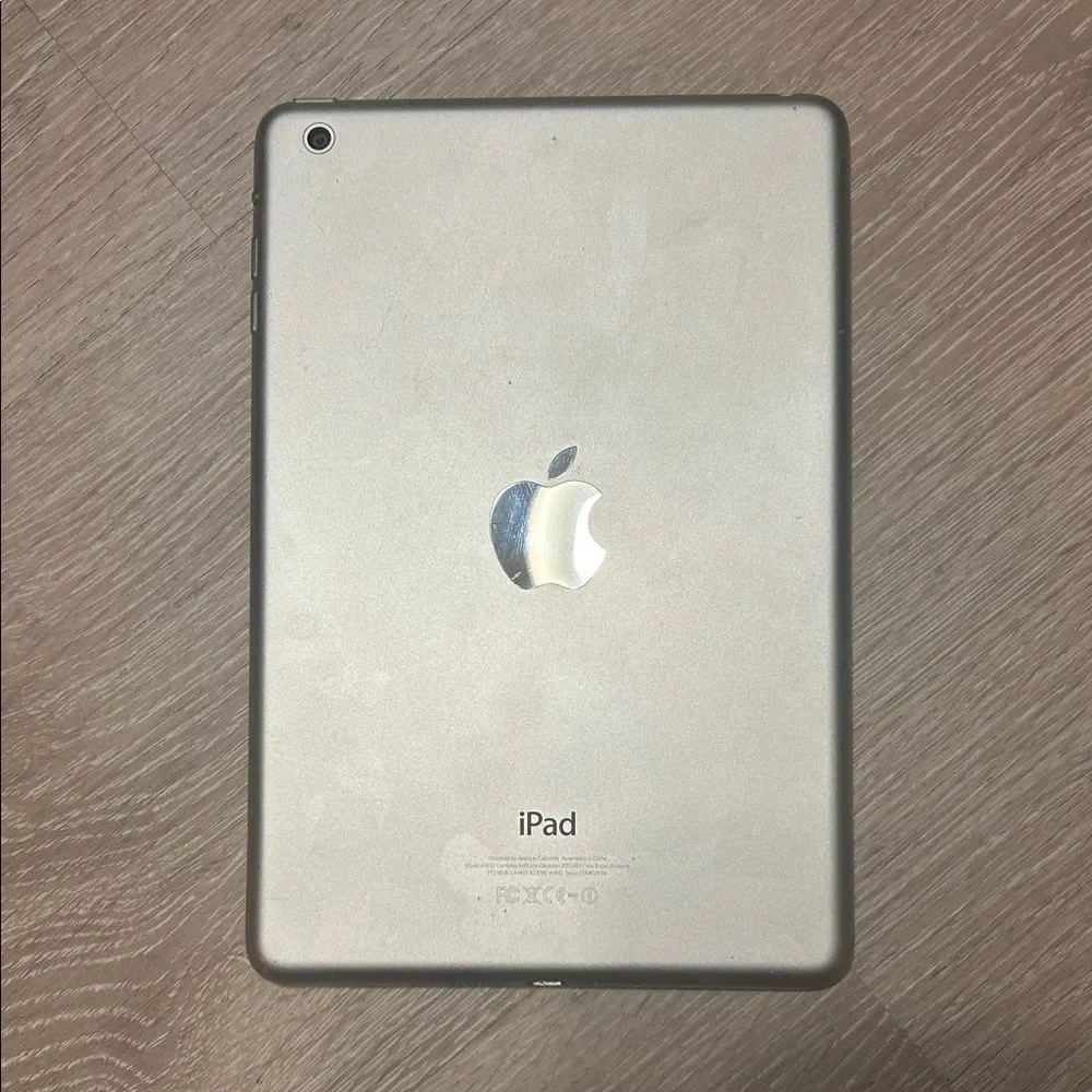 Apple iPad Mini A1432 1st Generation White/Silver Tablet LOCKED